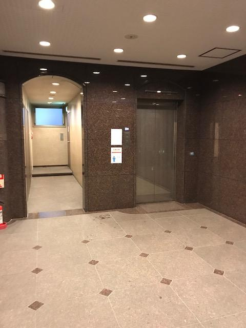 ATK千駄木ビルのエントランス