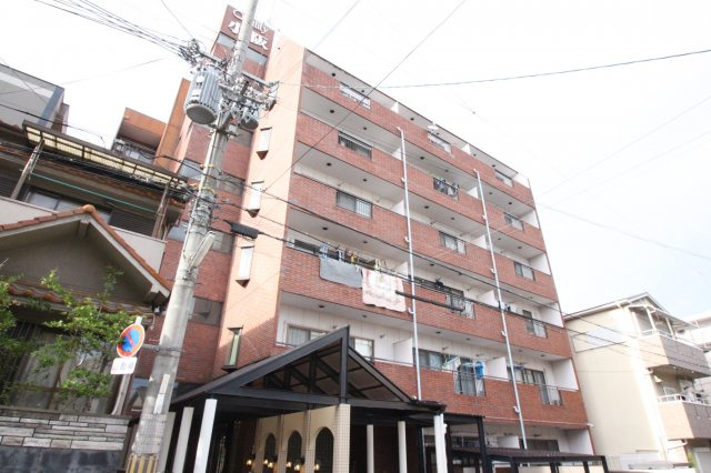 クオリティ小阪の外観