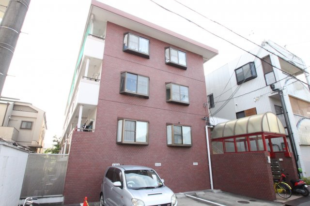 トリプルステイション菱屋西の外観