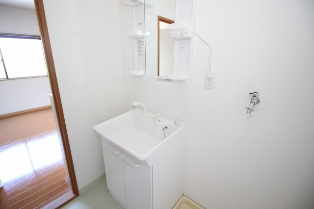 メゾン内藤の洗面所|広い洗面スペース