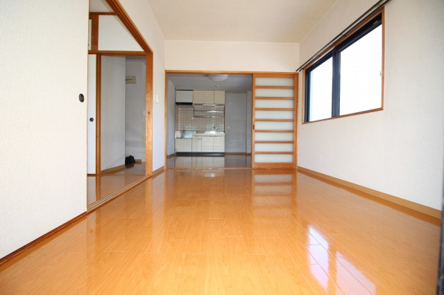 メゾン内藤の居間・リビング|ゆったりとした居間です