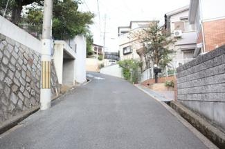 【前面道路含む現地写真】