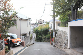 【前面道路含む現地写真】