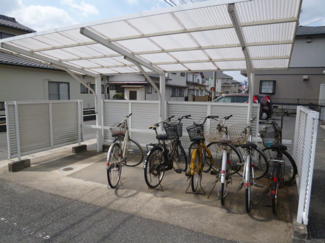 総社市福井のアパートのその他共用部分|自転車置き場