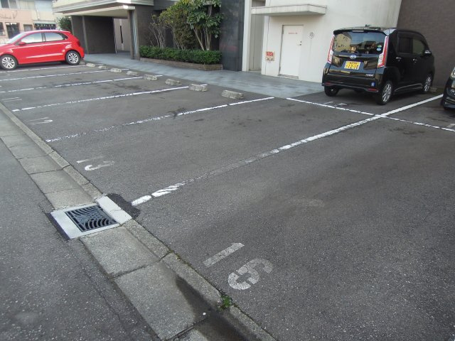 ビブレ春日の駐車場