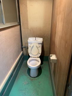 【トイレ】 | 新吉田町11貸し工場 | 専用トイレ・流し付き！