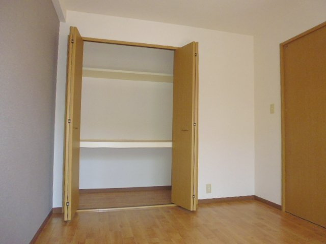 クレールはなの洋室