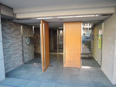 【エントランス】 | ジェイシティ洋光台 | JR京浜東北線「洋光台」駅徒歩11分と好立地。
通勤時間の短縮でご家族と過ごす時間を増やす事が出来ます。