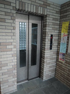 【その他共用部分】 | お買い物時やベビーカーの出し入れに便利なエレベーター付