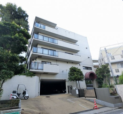 【外観】 | ルミネ根岸公園 | 南西向きの角部屋・階下の心配のない1階住戸につき子育て世代にお勧めです。
実質2階部分で日照良好。匂いが居室につきにくい独立キッチン採用♪
