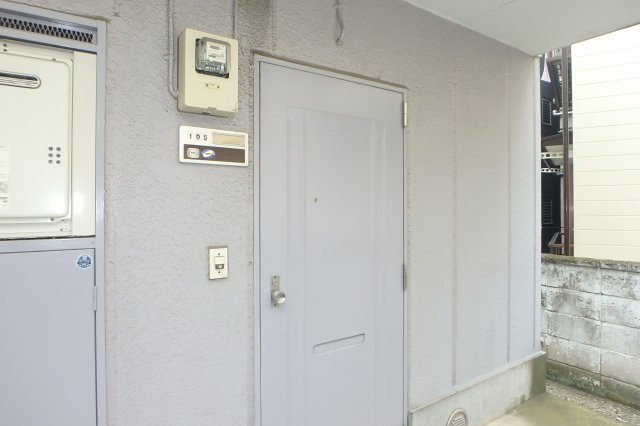野村ハイツの玄関