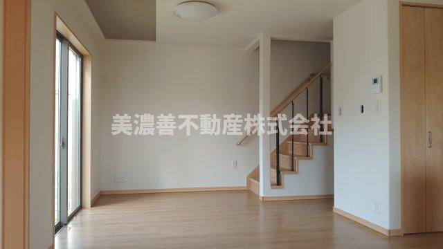 ５５４７４　岐阜市鏡島未使用戸建ての居間・リビング
