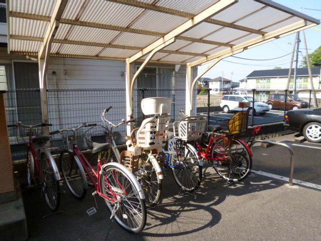 オノフラッツのその他共用部分|自転車置き場