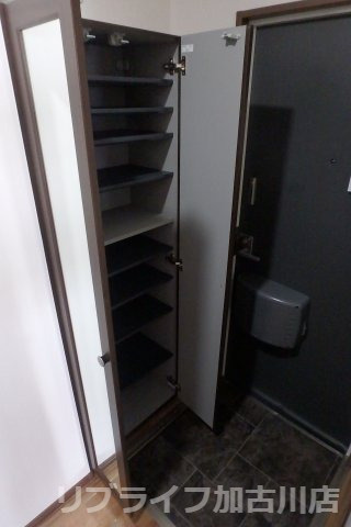 ハイツサンライフの玄関