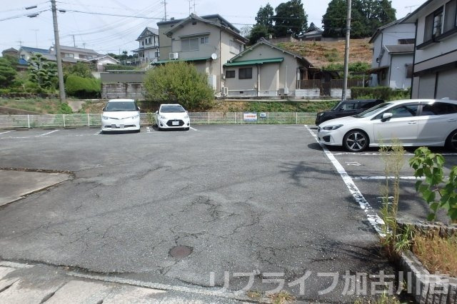 ハイツサンライフの駐車場
