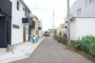 【前面道路含む現地写真】