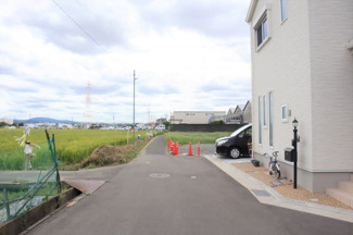 【前面道路含む現地写真】