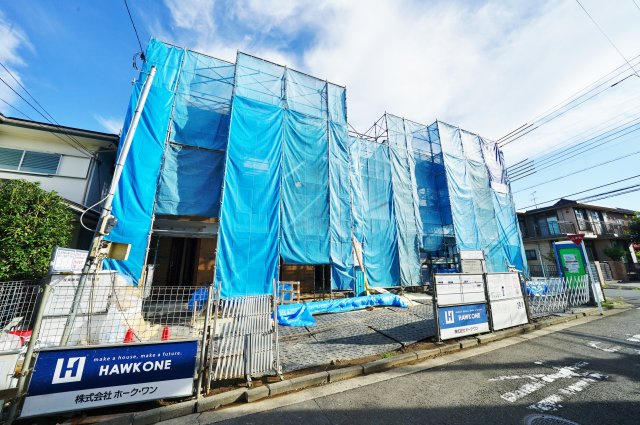 東南角地につき陽当り良好♪LDK１９帖、全居室６帖以上の４LDK。カースペース２台。保土ケ谷区境木本町　全２棟新築戸建ての外観|保土ケ谷区境木本町の全2棟 新築分譲住宅のご案内です。