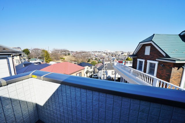 浅間台小学校徒歩10分、宮田中学校徒歩7分と、子育て世代に便利な立地！カースペース２台♪保土ケ谷区鎌谷町　全２棟新築戸建て　A棟の展望