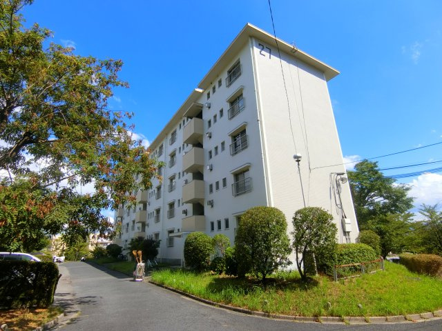 公団狭山住宅26号棟のエントランス