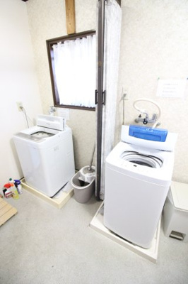 【その他共用部分】 | シェアハウス・ブルーメン | 洗濯機は2台設置☆