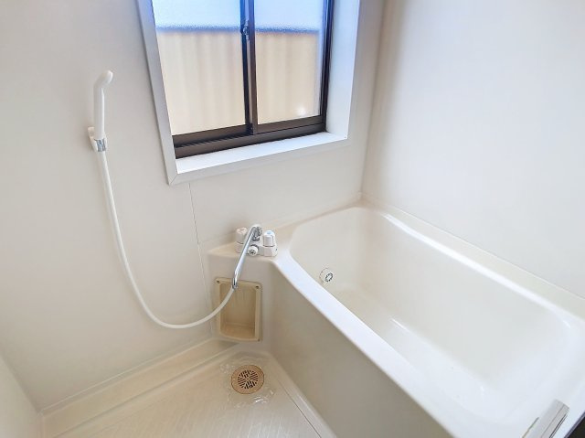 ファミール春日の浴室