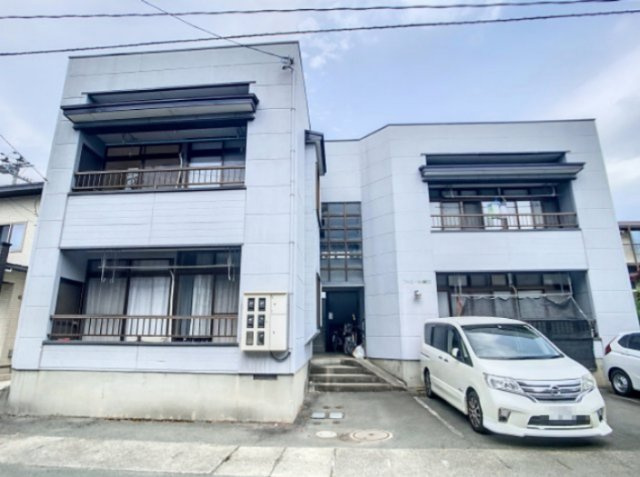 ファミール春日の外観