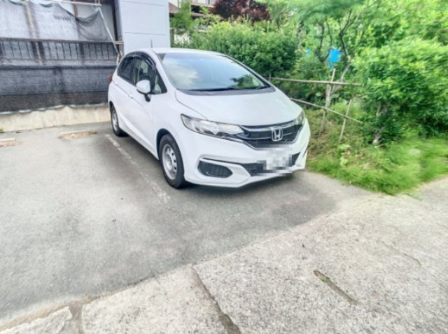 ファミール春日の駐車場
