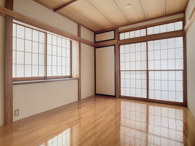 ファミール春日の居間・リビング