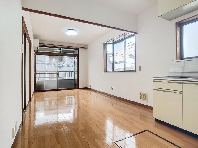 ファミール春日の居間・リビング