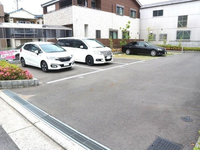 ユニヴァリィ　オリゼーの駐車場