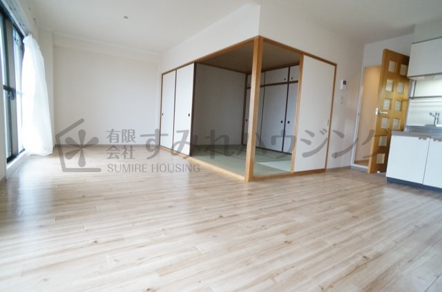 グランドゥール平井の居間・リビング