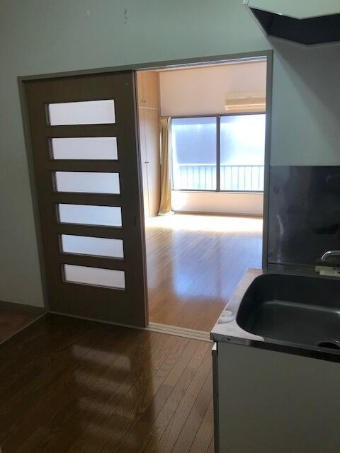 島村アパートの玄関
