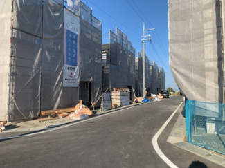 【前面道路含む現地写真】