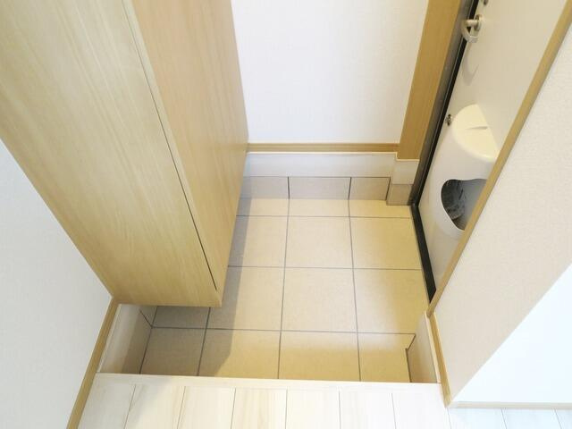 フローラ東小岩の玄関