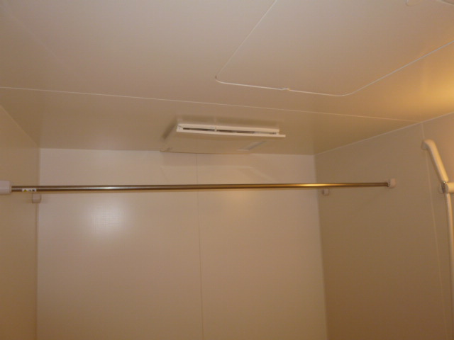 Ｄ－ｒｏｏｍ１４１の浴室|浴室乾燥機