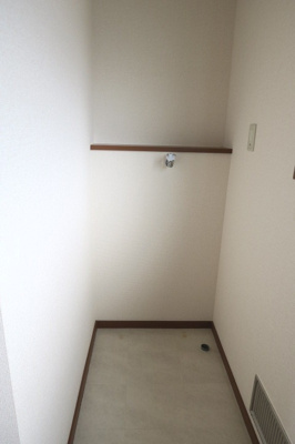 【設備】 | コーポコスモス | 洗濯機置き場です