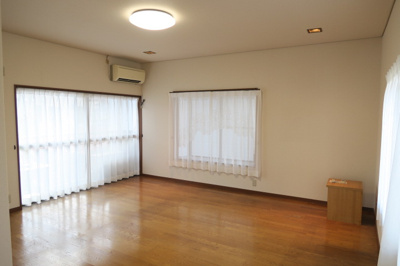 【居間・リビング】 | コーポコスモス | 3面採光でとても明るいです