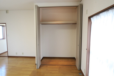 【収納】 | コーポコスモス | 大きなクロゼットで収納も困りません