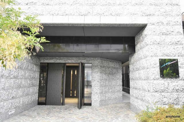 サムティ江坂レガーロ　仲介手数料無料のエントランス