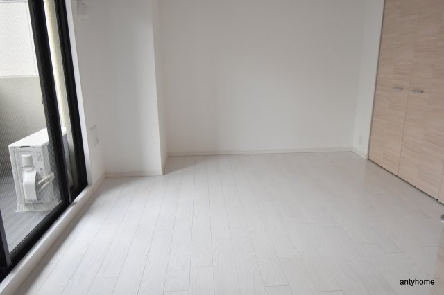 サムティ江坂レガーロ　仲介手数料無料の居間・リビング