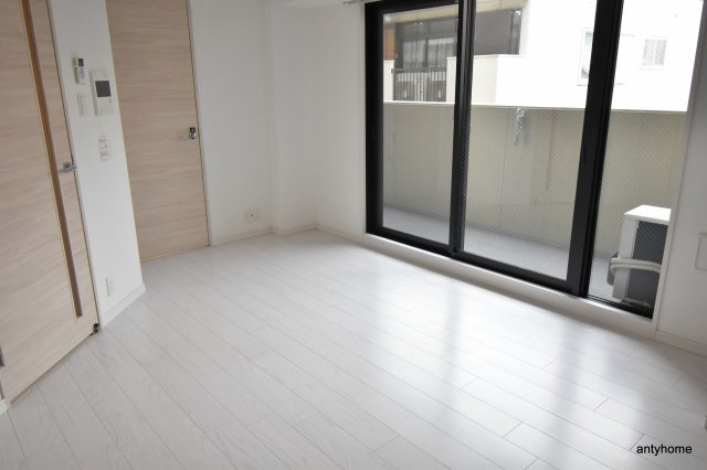 サムティ江坂レガーロ　仲介手数料無料の洋室