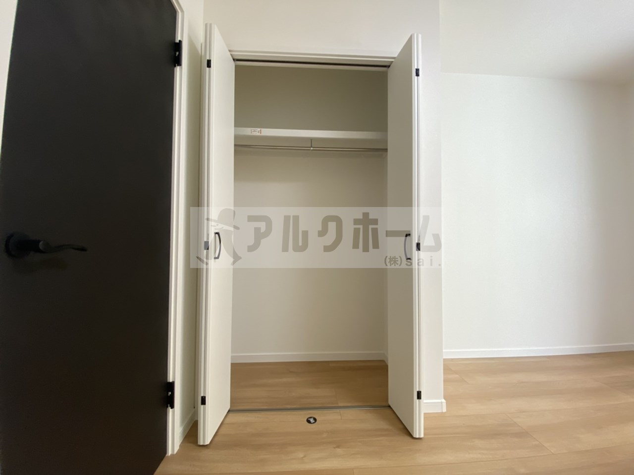 ＥＸハイツ柏原の収納|ＥＸハイツ柏原（柏原市大正・ＪＲ柏原駅）　クローゼット