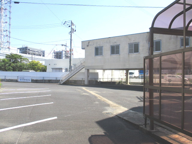 二タ子貸店舗（1階、2階）の駐車場