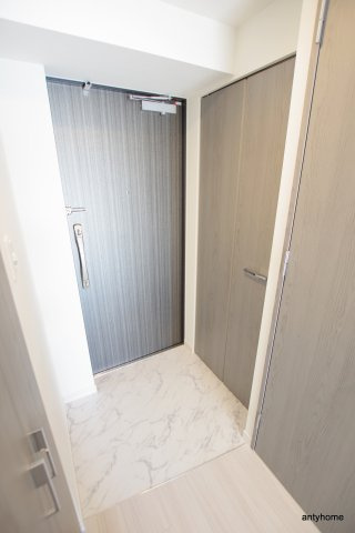 La Douceur江坂Ⅱ　仲介手数料無料の玄関