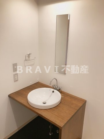 アーデンタワー南堀江　BRAVI不動産の独立洗面台|【アーデンタワー南堀江】朝の身支度には欠かせない独立洗面化粧台