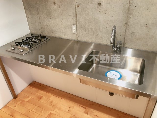 アーデンタワー南堀江　BRAVI不動産のキッチン|【アーデンタワー南堀江】コンパクトなキッチンで掃除もラクラク