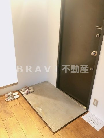 アーデンタワー南堀江　BRAVI不動産の玄関|【アーデンタワー南堀江】明るい玄関です