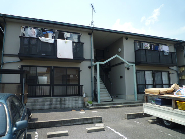 総社市清音上中島のアパートの外観