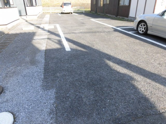 ビレッジK２の駐車場